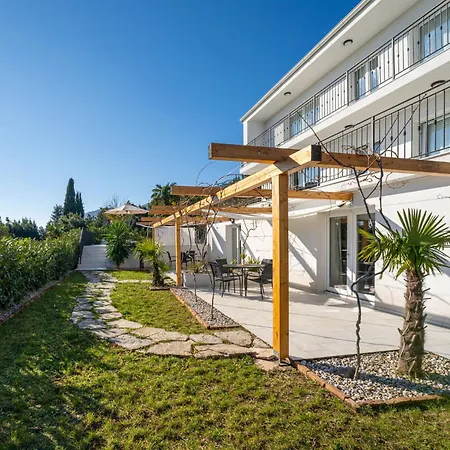 Palma-3 By Interhome Lovran