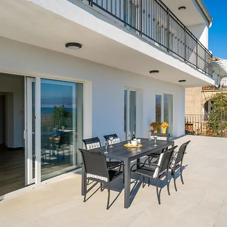 Palma-3 By Interhome Lovran