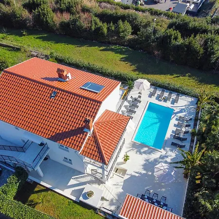 Palma-3 By Interhome Lovran