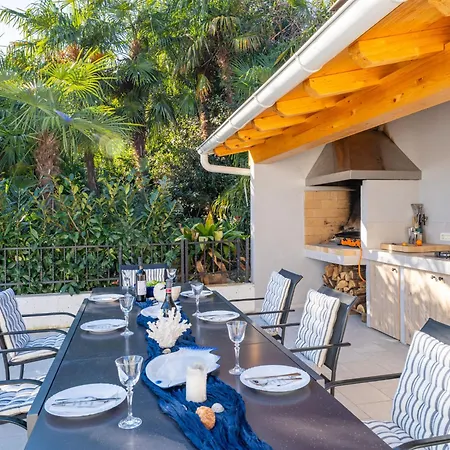 Palma-3 By Interhome Lovran