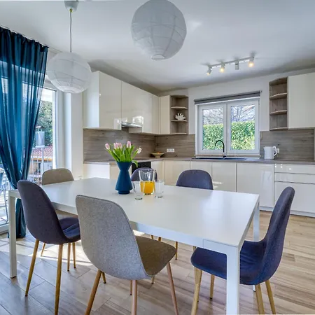 Palma-3 By Interhome Lovran